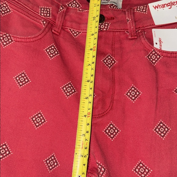 Wrangler Red Geometric Print Jeans NWT - Picture 3 of 5